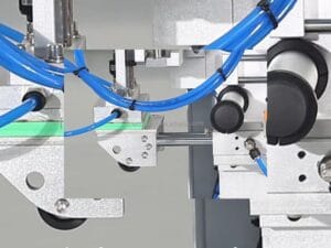 Máy dán nhãn chai tròn nằm ngang 4